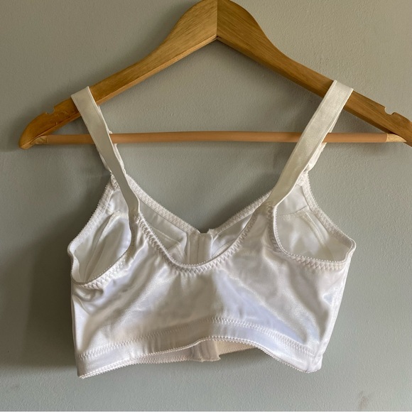 Bali 1003 tagless wire free front closure bra in white lace mesh size 34DDD - Picture 3 of 7